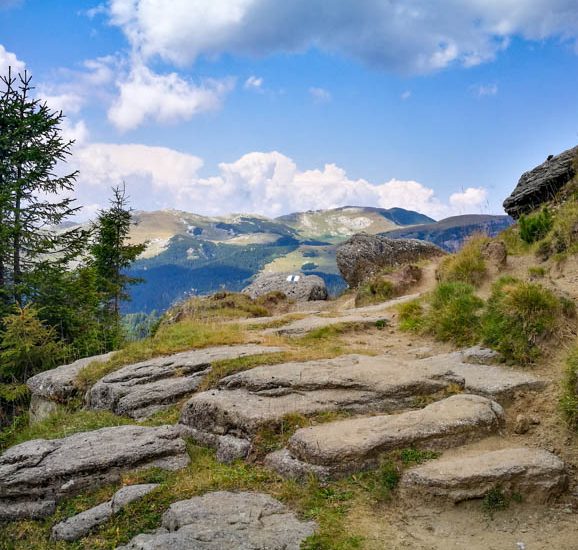 Bucegii într-o pocnitură din degete. Piatra Arsă – Șaua Cocora – spre Hotel Peștera.